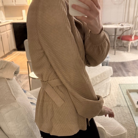 St. John Collection Beige Belted Trench Blazer Sweater NWOT + added button - Picture 4 of 6